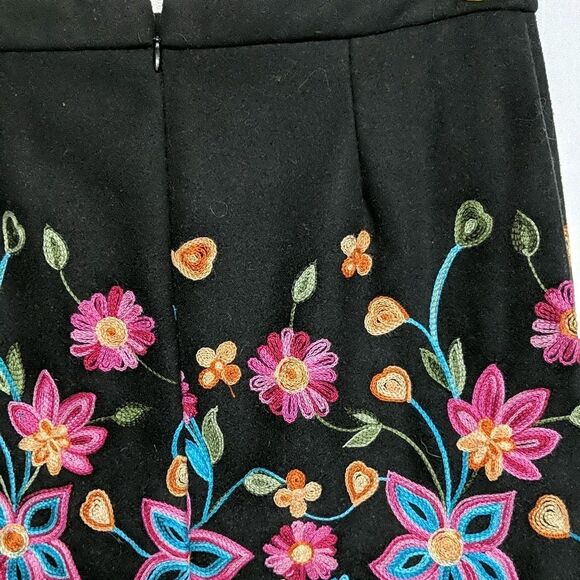 HAYDEN Los Angeles Mini Skirt Women Medium Embroidered Flowers Black Bright M - Picture 5 of 8